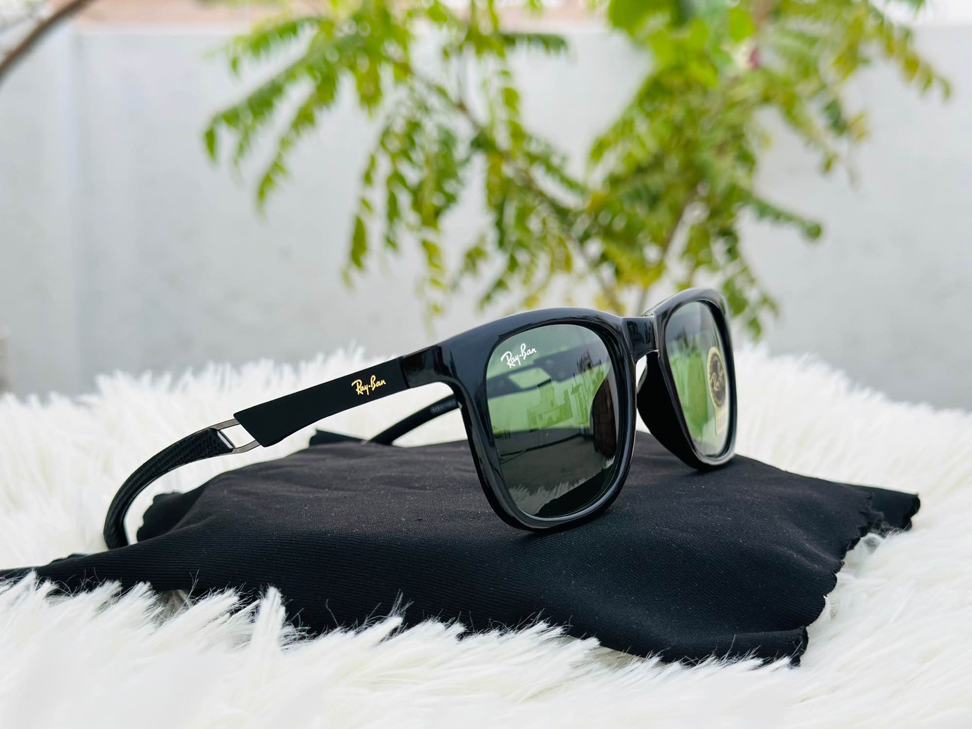 Picture of Rayban wayfer sunglasses for a men 100% UV protection glass