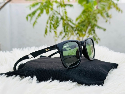 Picture of Rayban wayfer sunglasses for a men 100% UV protection glass