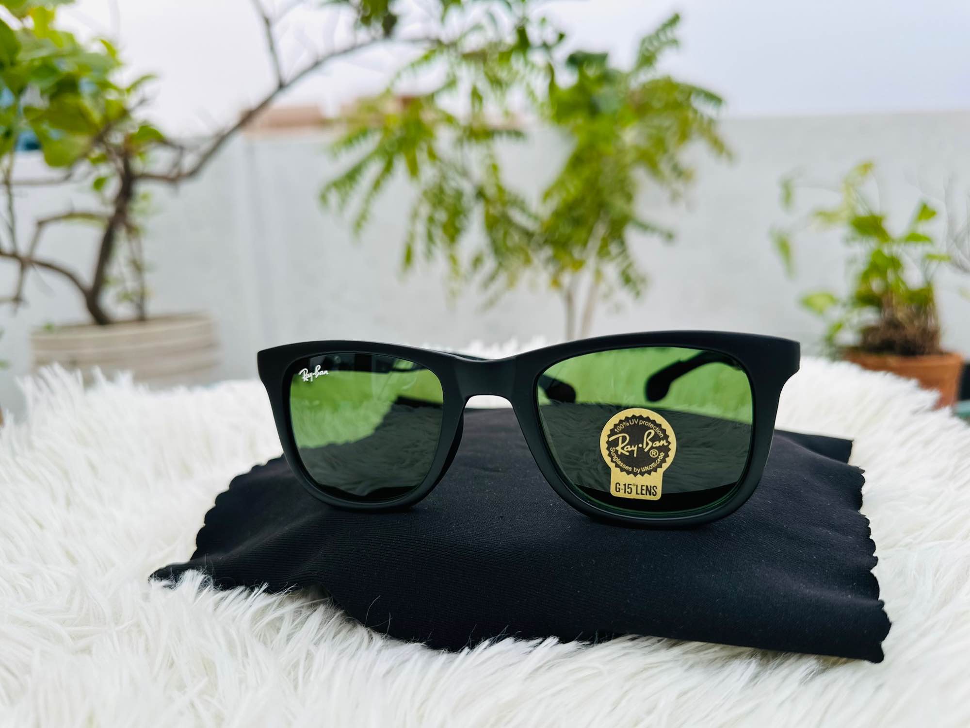 Picture of Rayban wayfer sunglasses for a men glocey 100% UV protection glass