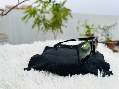 Picture of Rayban wayfer sunglasses for a men glocey 100% UV protection glass