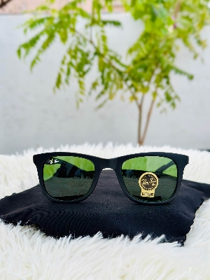 Picture of Rayban wayfer sunglasses for a men 100%UV protection glass