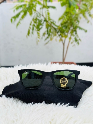 Picture of Rayban wayfer sunglasses for a men 100%UV protection glass