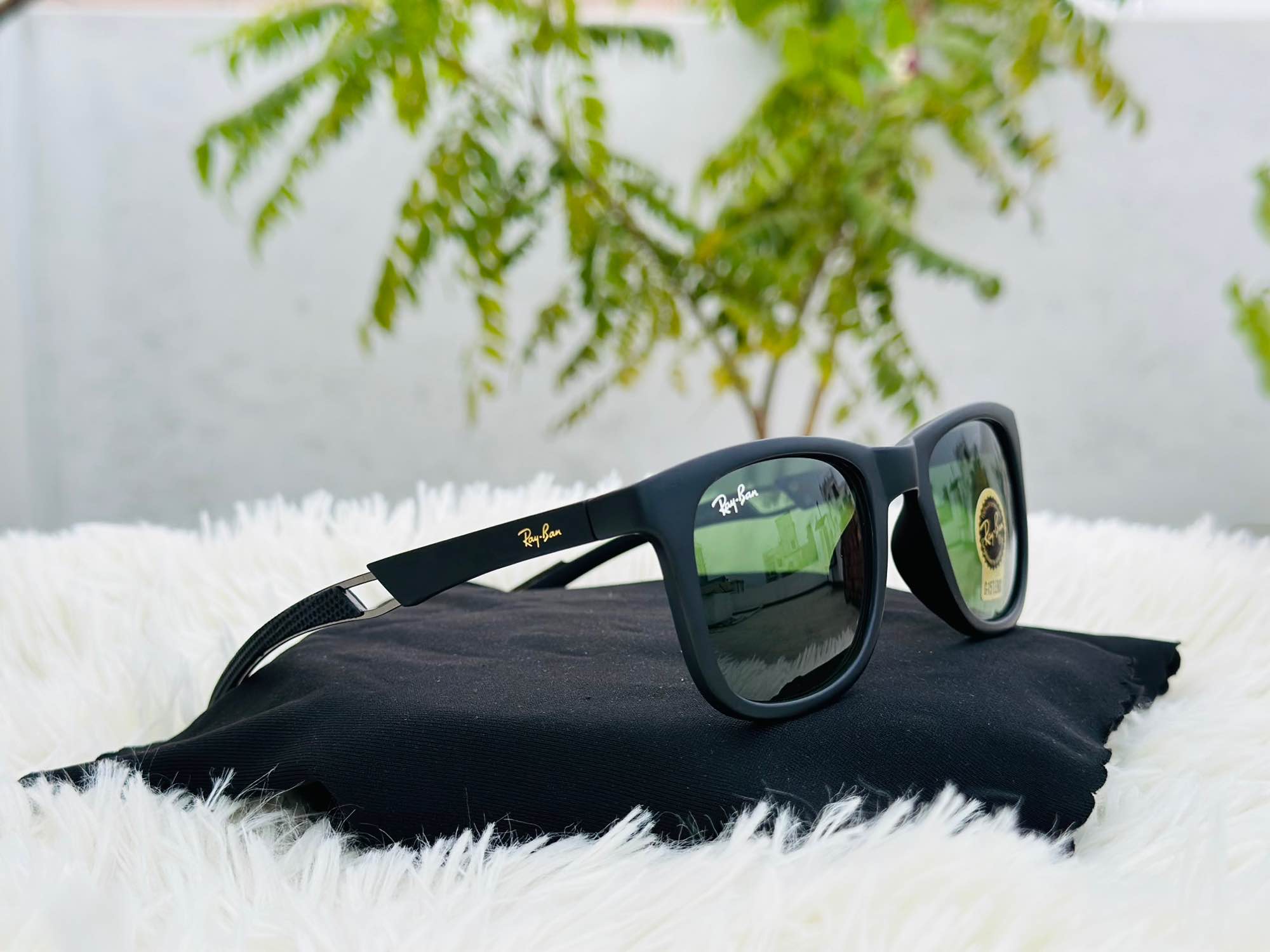 Picture of Rayban wayfer sunglasses for a men 100% UV protection glass glocey