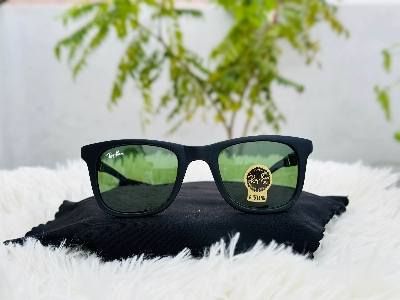 Picture of Rayban wayfer sunglasses for a men 100% UV protection glass glocey