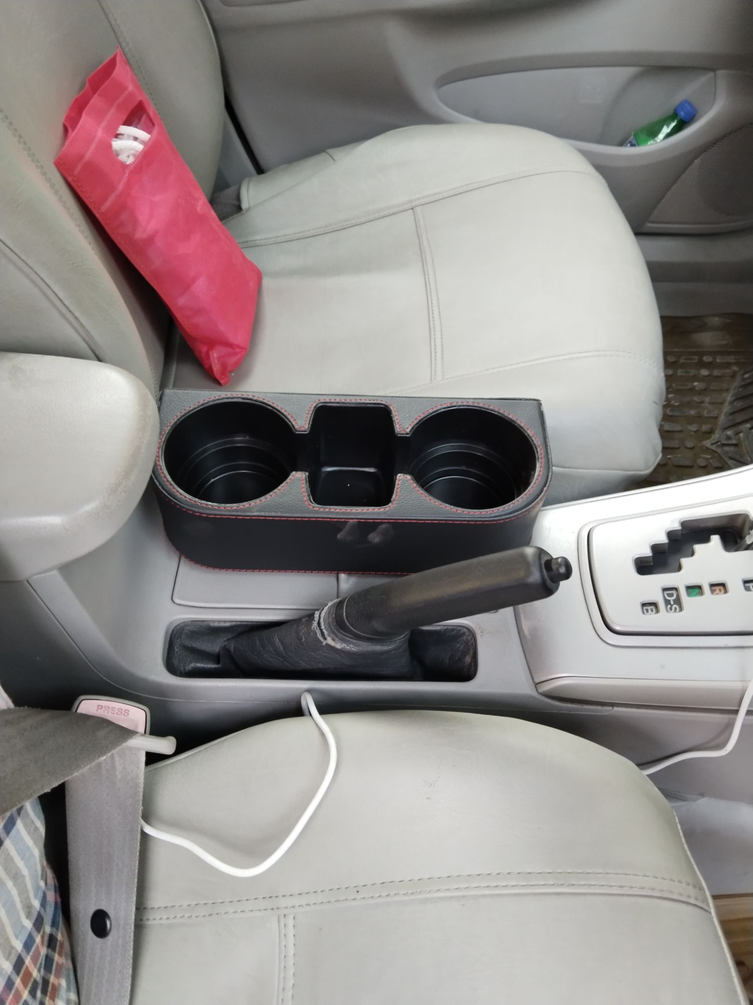 Picture of Car Seat Cup Holder, Console Side Drink Holder, Auto Front Seat Organizer Leather Cover Car Cup Holder