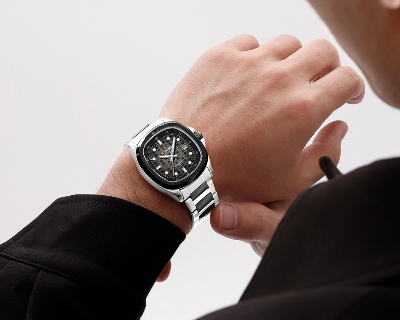 Picture of NAVIFORCE NF9240 Men’s Quartz Date Watch Japanese Movement Square Dial Stainless Steel Waterproof Design