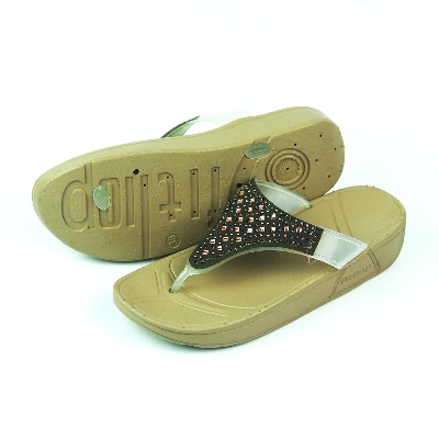 Picture of Slipper Room Slipper for Girls Medium Heel Square stone Slipper High Quality