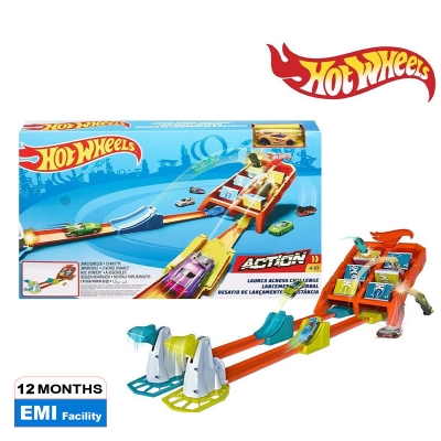Picture of Hot Wheels GBF89 Action Play Set for 1 or 2 Players Multiple Ways to Score
