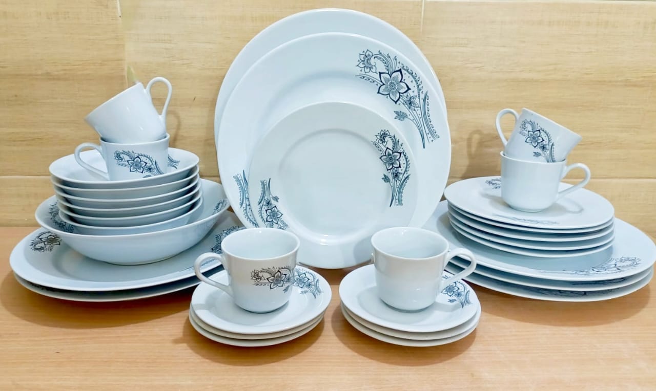 Picture of 32 picec white colour ceramic dinner set