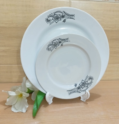 Picture of 32 picec white colour ceramic dinner set