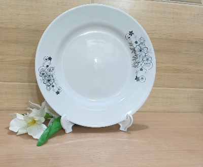 Picture of 32 picec white colour ceramic dinner set
