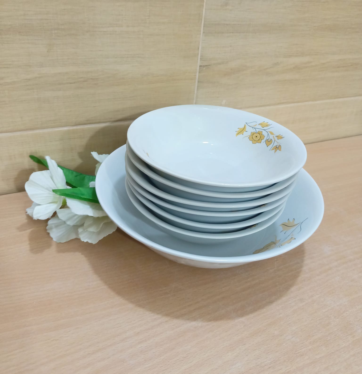 Picture of 32 piece ceramic dinner set