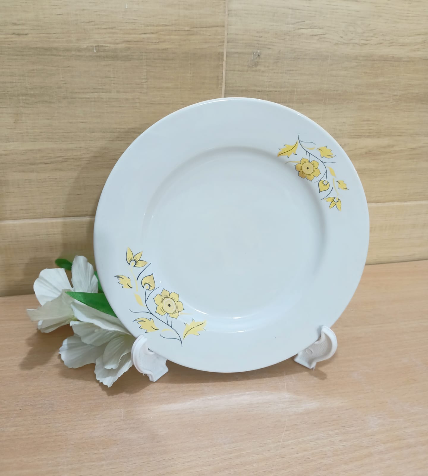 Picture of 32 piece ceramic dinner set