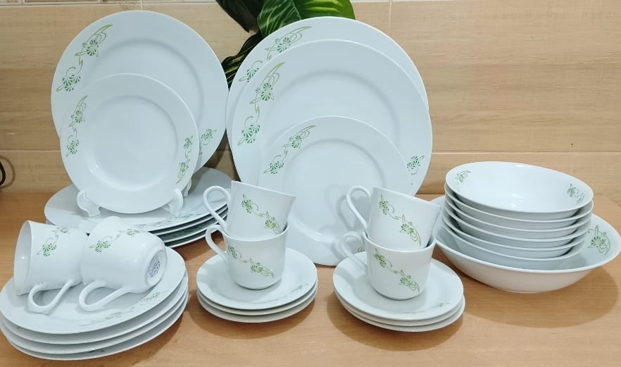 Picture of 32 picec ceramic  dinner set