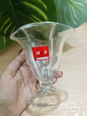 Picture of 4 vintage soda Fountain Ice Cream Parlo \Sundae sherbet parfait dish clear glass H&S