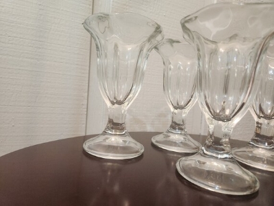 Picture of 4 vintage soda Fountain Ice Cream Parlo \Sundae sherbet parfait dish clear glass H&S
