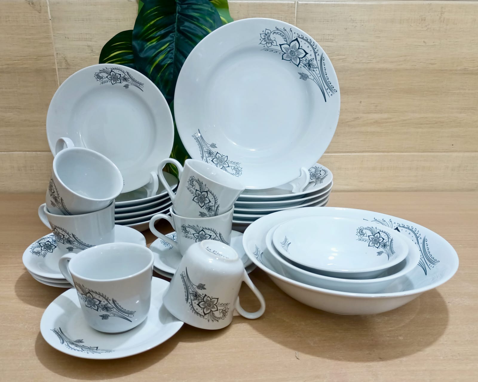 Picture of 27 Pieces white black print  Design Dinner Set