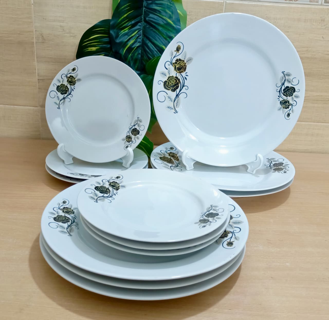Picture of 27 Pieces white black print  Design Dinner Set