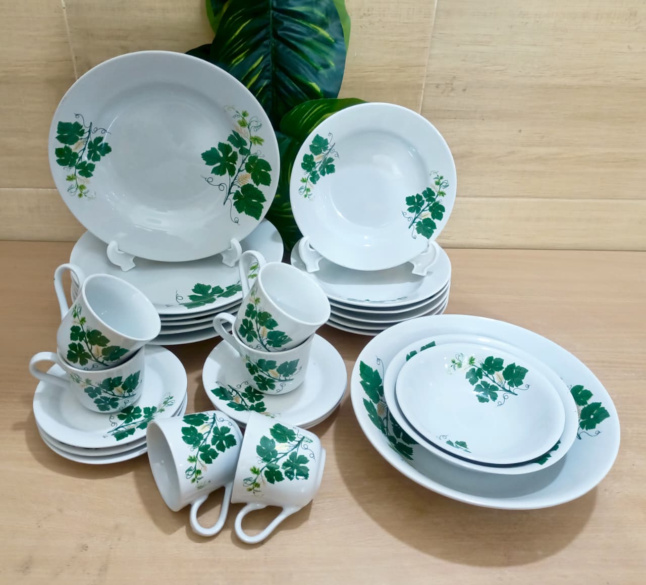 Picture of 27 Pieces white  leaf green  print  Design Dinner Set