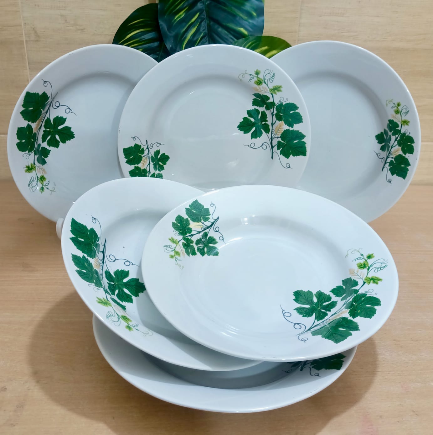 Picture of 27 Pieces white  leaf green  print  Design Dinner Set