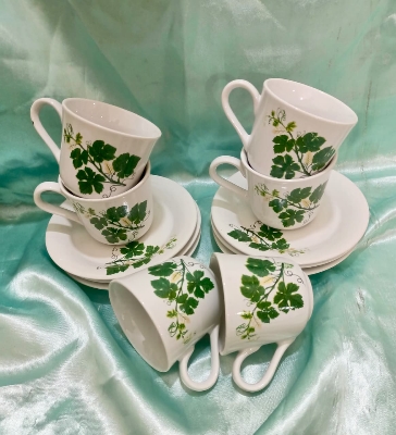 Picture of 27 Pieces white  leaf green  print  Design Dinner Set