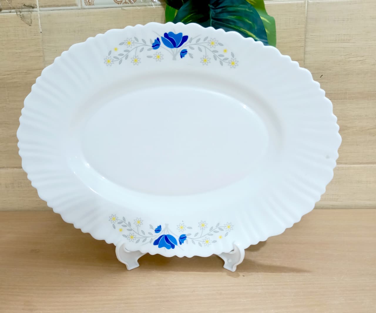 Picture of 36 pieces opal dinner set