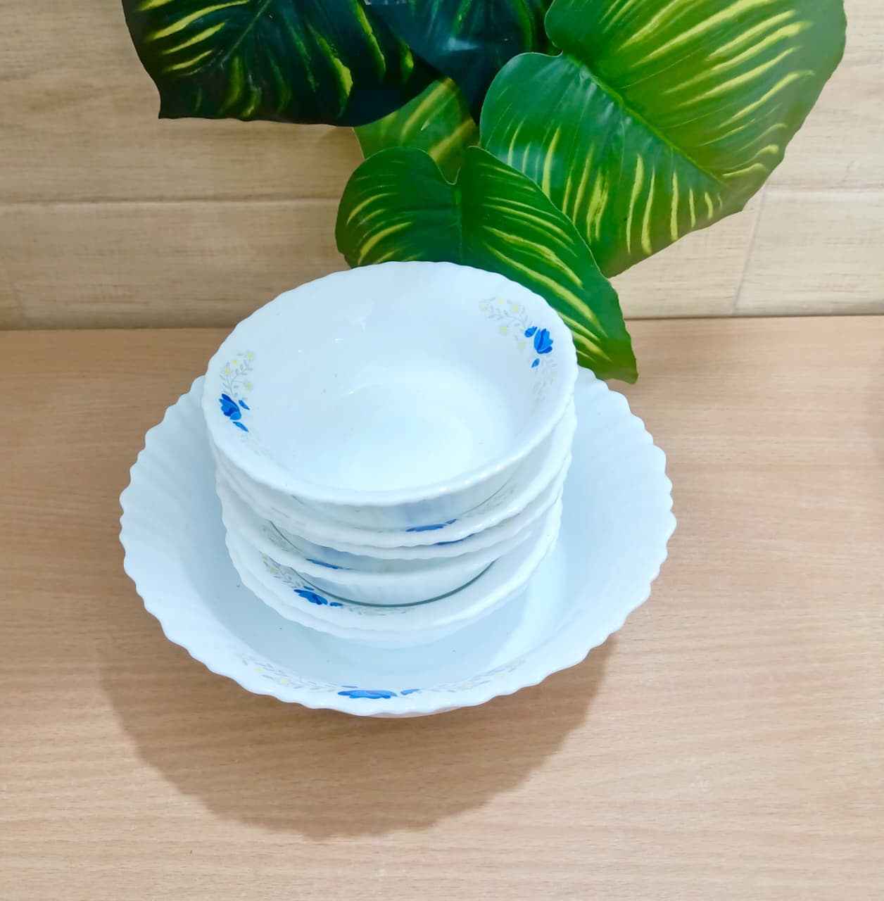 Picture of 36 pieces opal dinner set