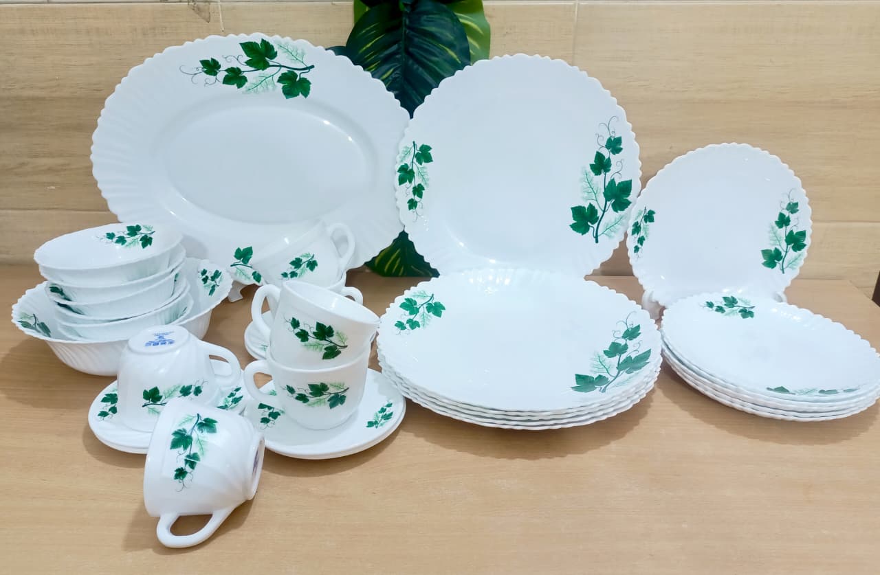 Picture of 32 pieces opal dinner set