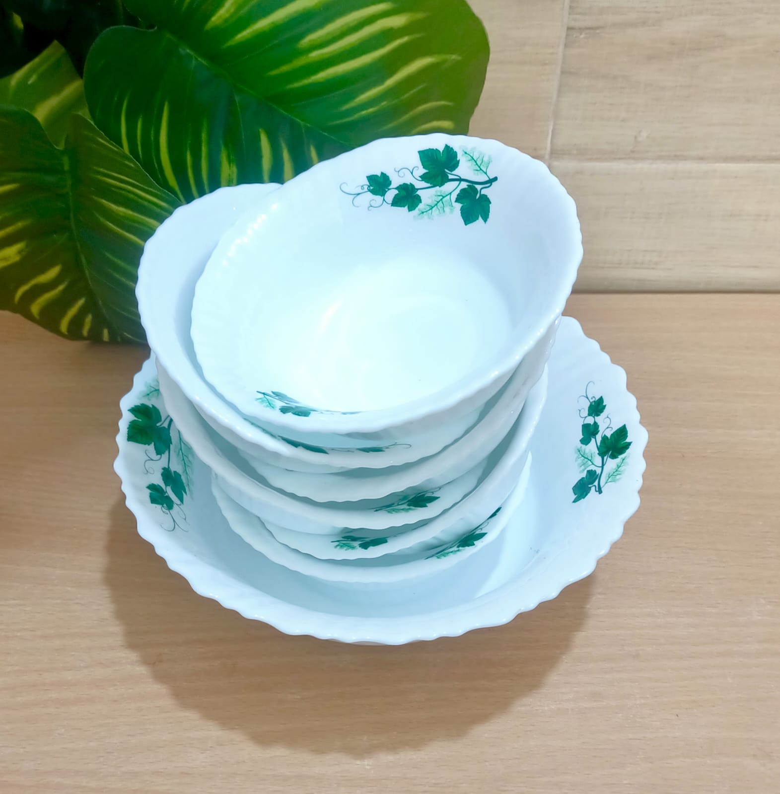 Picture of 32 pieces opal dinner set