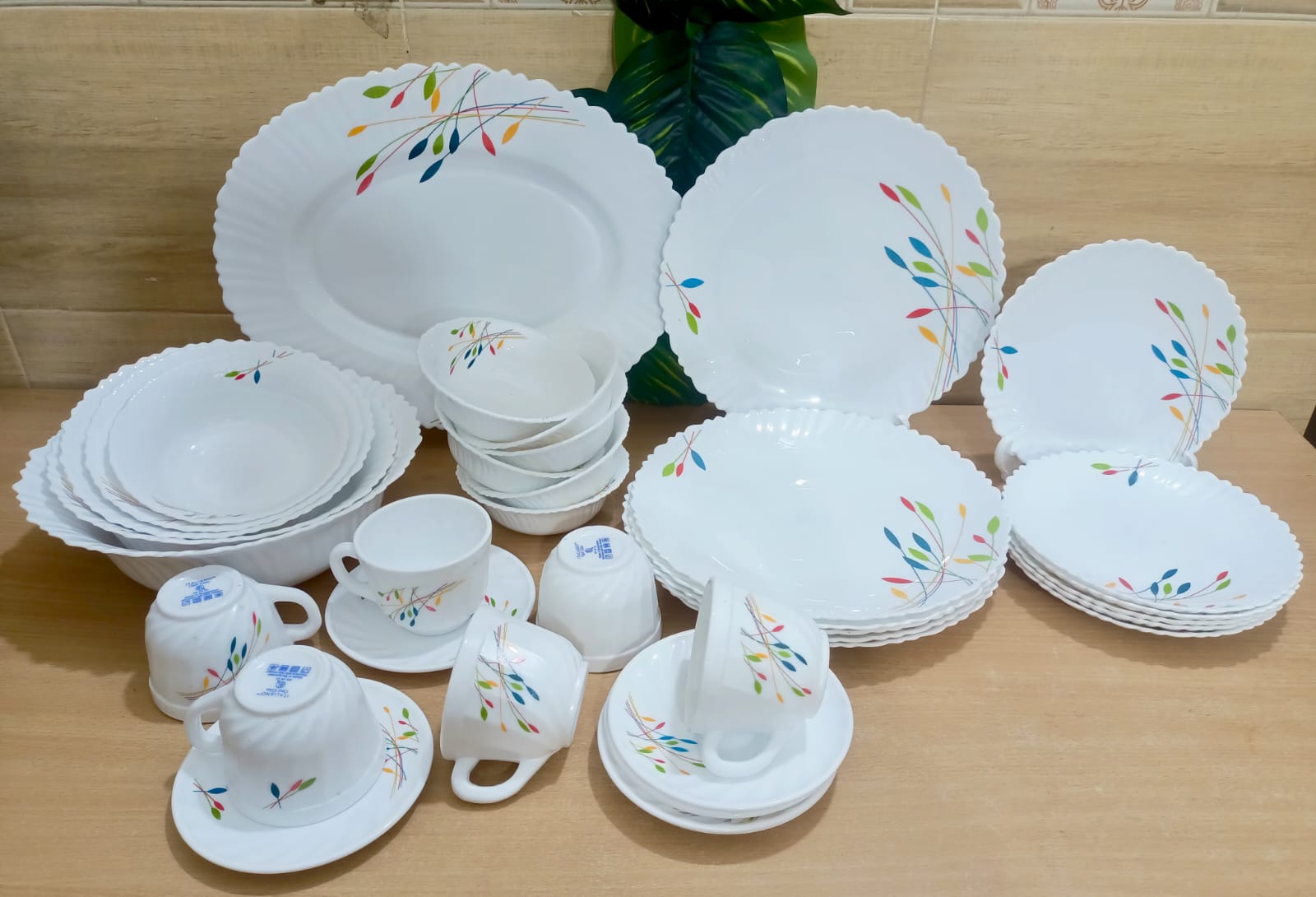 Picture of 36 pieces opal dinner set
