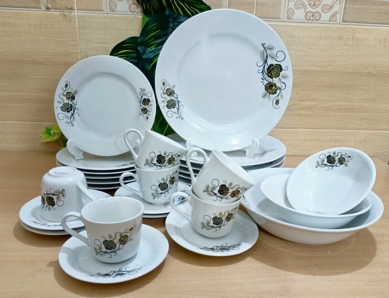 Picture of 27 pieces white black dinner set