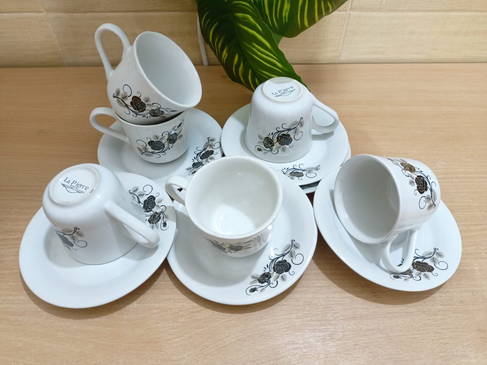 Picture of 27 pieces white black dinner set