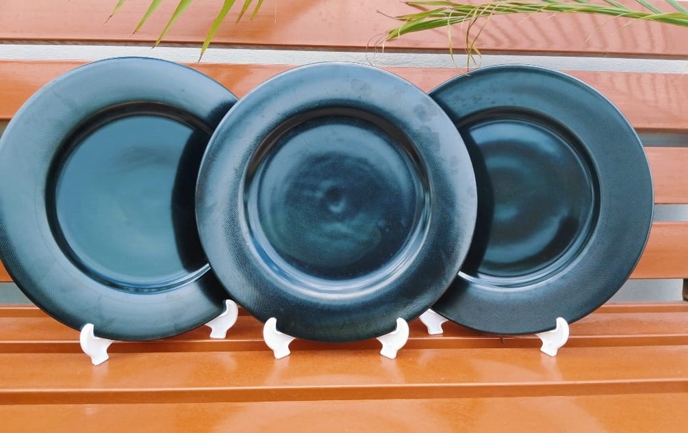 Picture of 11 inch black dinner plate