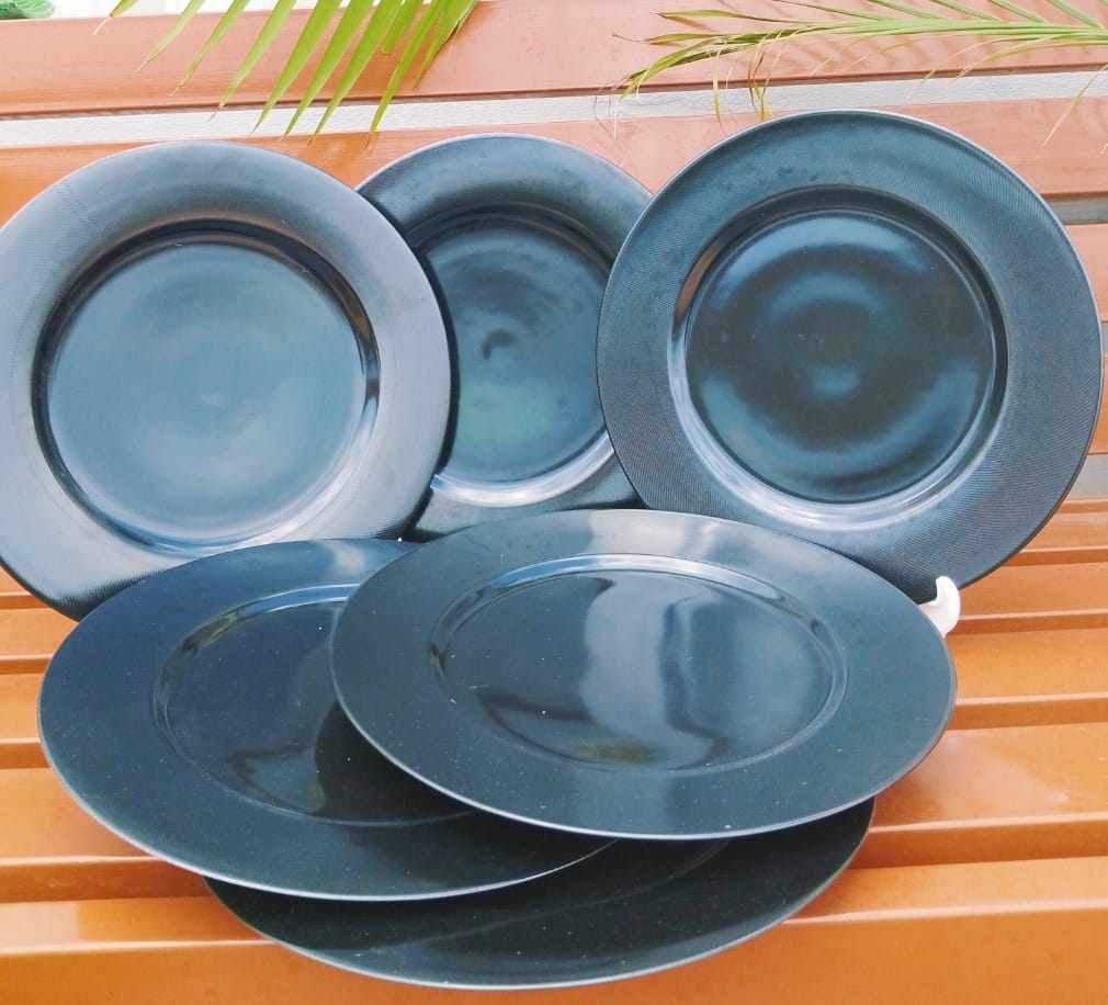 Picture of 11 inch black dinner plate