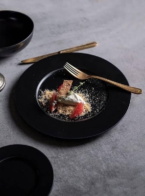 Picture of 11 inch black dinner plate