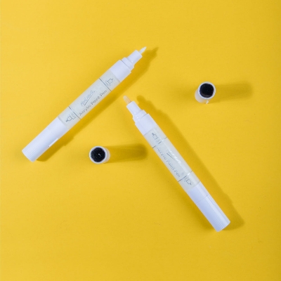 Picture of Mont Marte Acrylic Paint Pens Dual Tip White 2pc