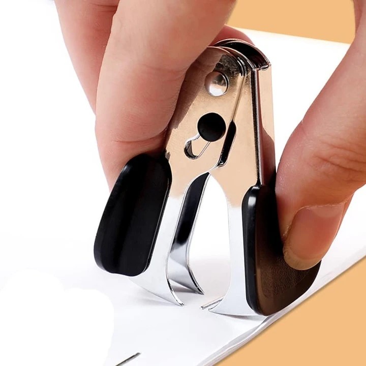 Picture of Deli E0231 Stapler Pin Remover