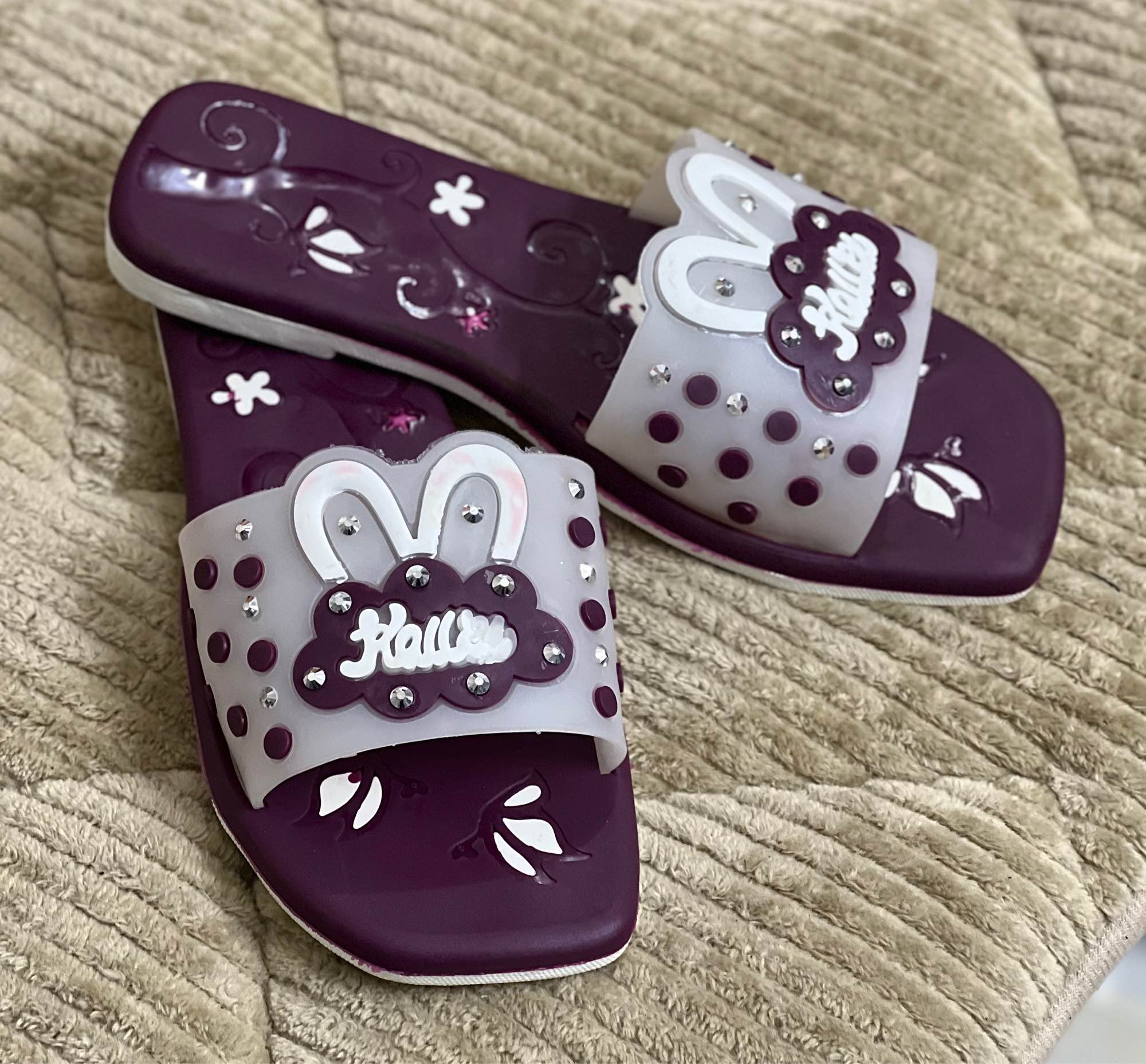 Picture of New Fashionable Design Flat Slippers Sandals for Girls & Women