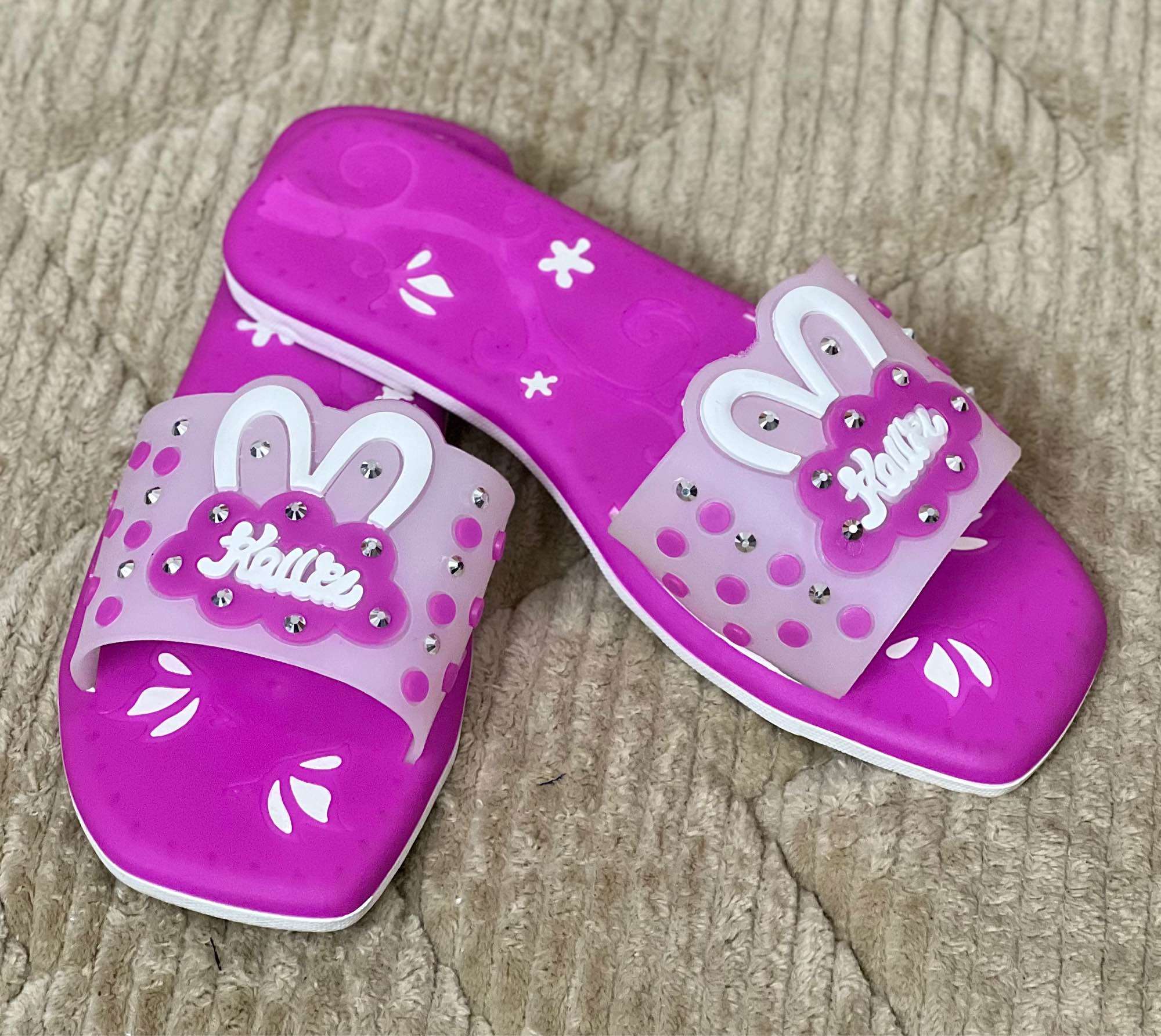 Picture of New Fashionable Design Flat Slippers Sandals for Girls & Women