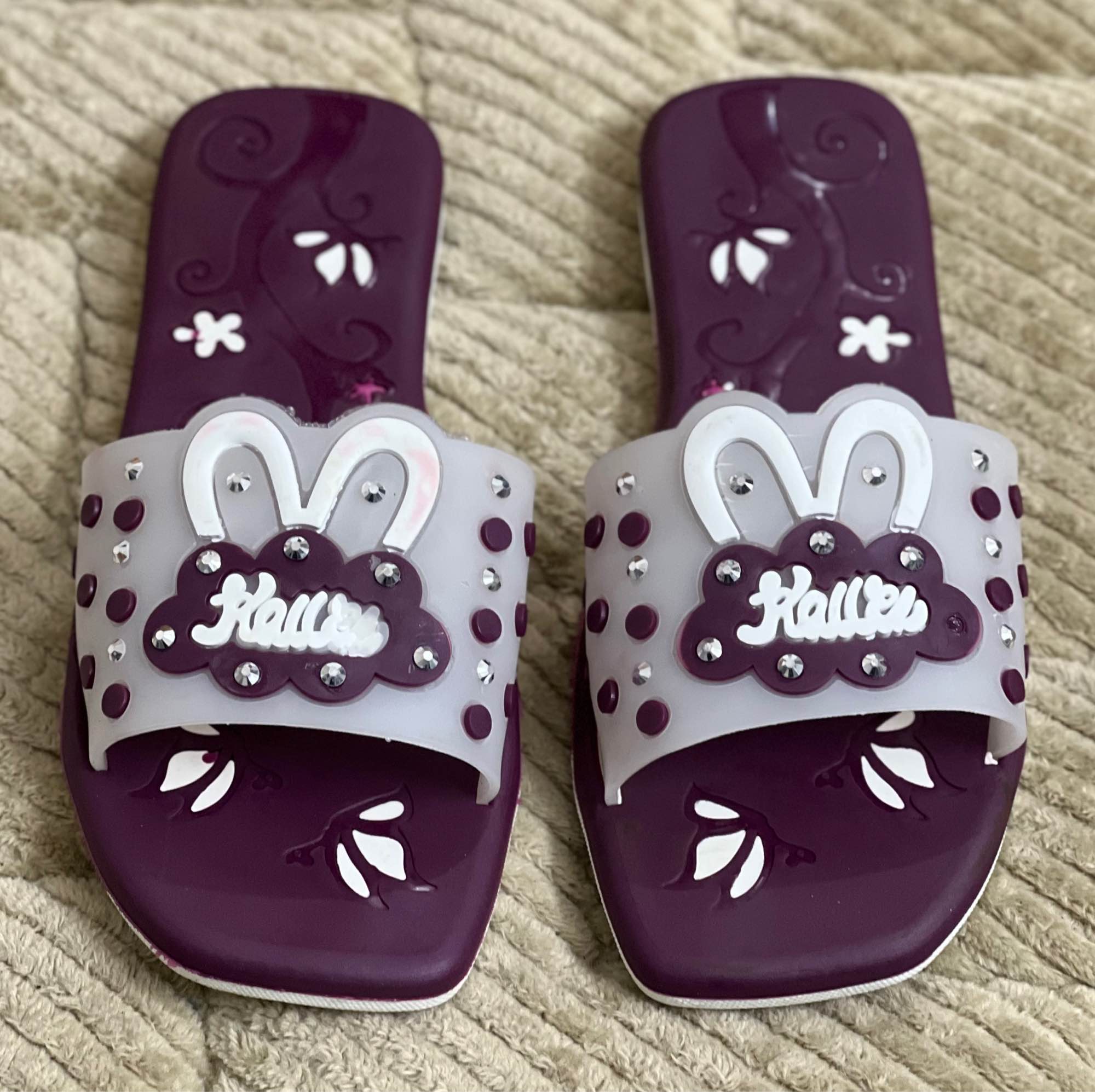Picture of New Fashionable Design Flat Slippers Sandals for Girls & Women