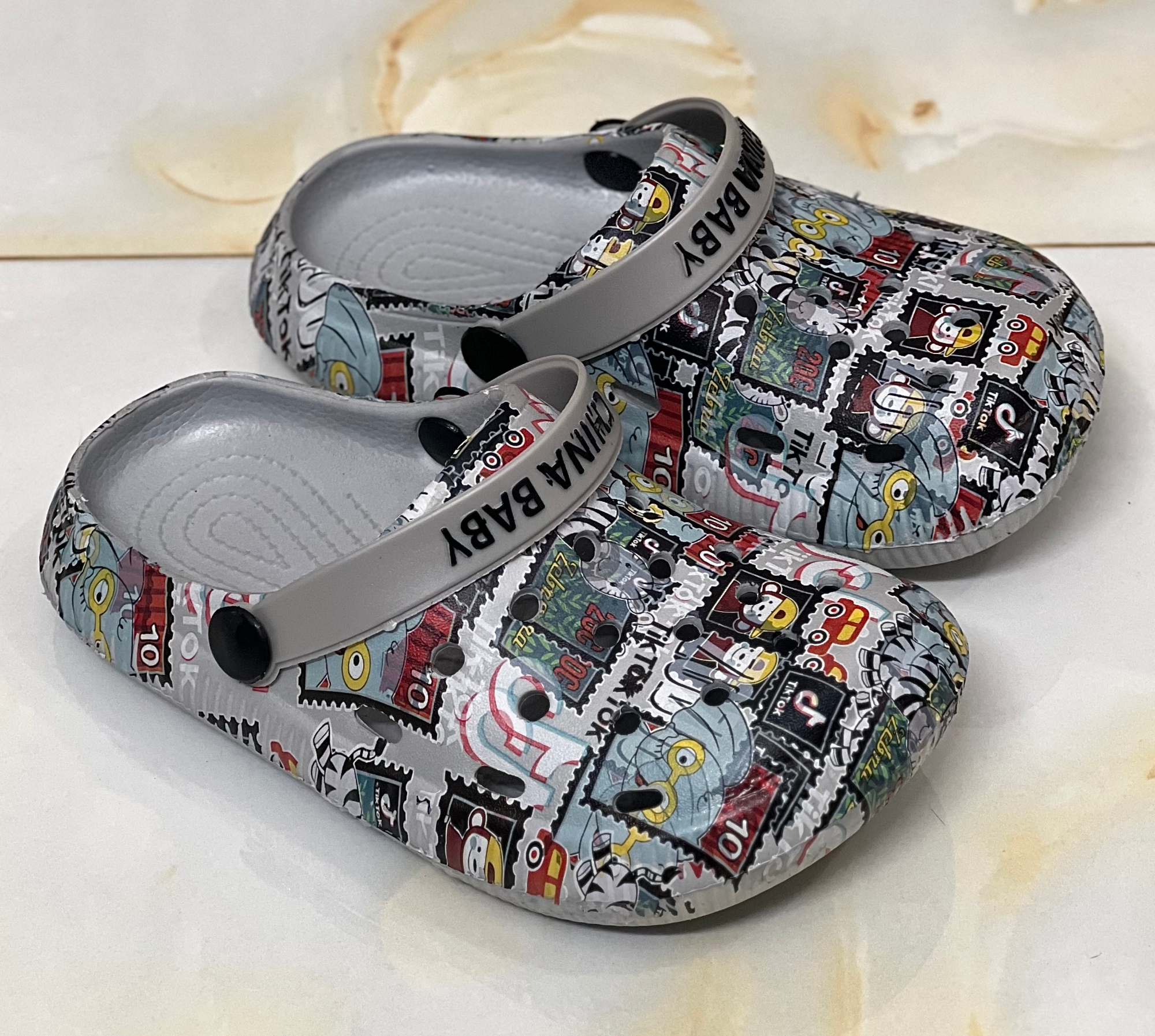 Picture of New Kids Garden Clogs Boys Girls Non-Slip Lightweight Cartoon Sticker Printed Children Beach Water Crocs
