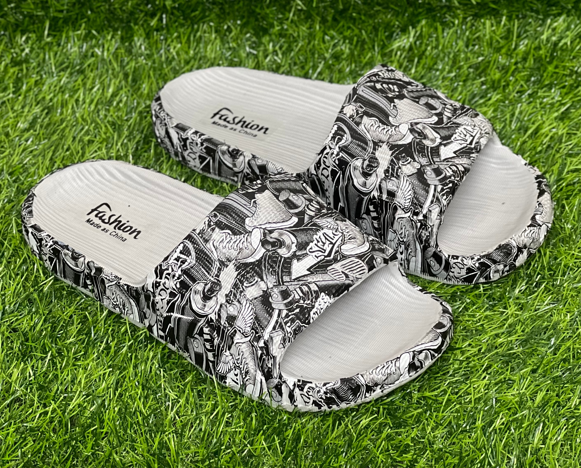 Picture of New Super Trendy  Fashionable Artwork Non-Removable Printed Textured Slip-on Slides Sandals