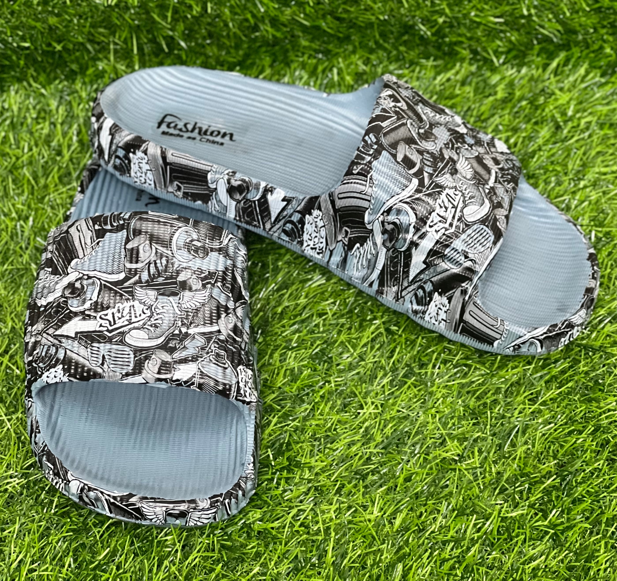 Picture of New Super Trendy  Fashionable Artwork Non-Removable Printed Textured Slip-on Slides Sandals