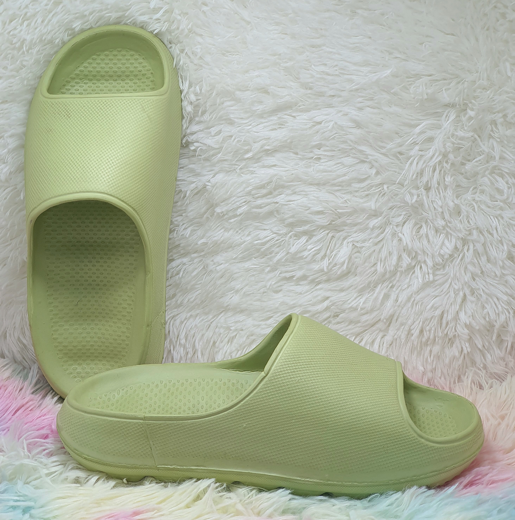 Picture of New Mens Yeezy Super Comfortable Plain Moulded Slides Slippers for Men