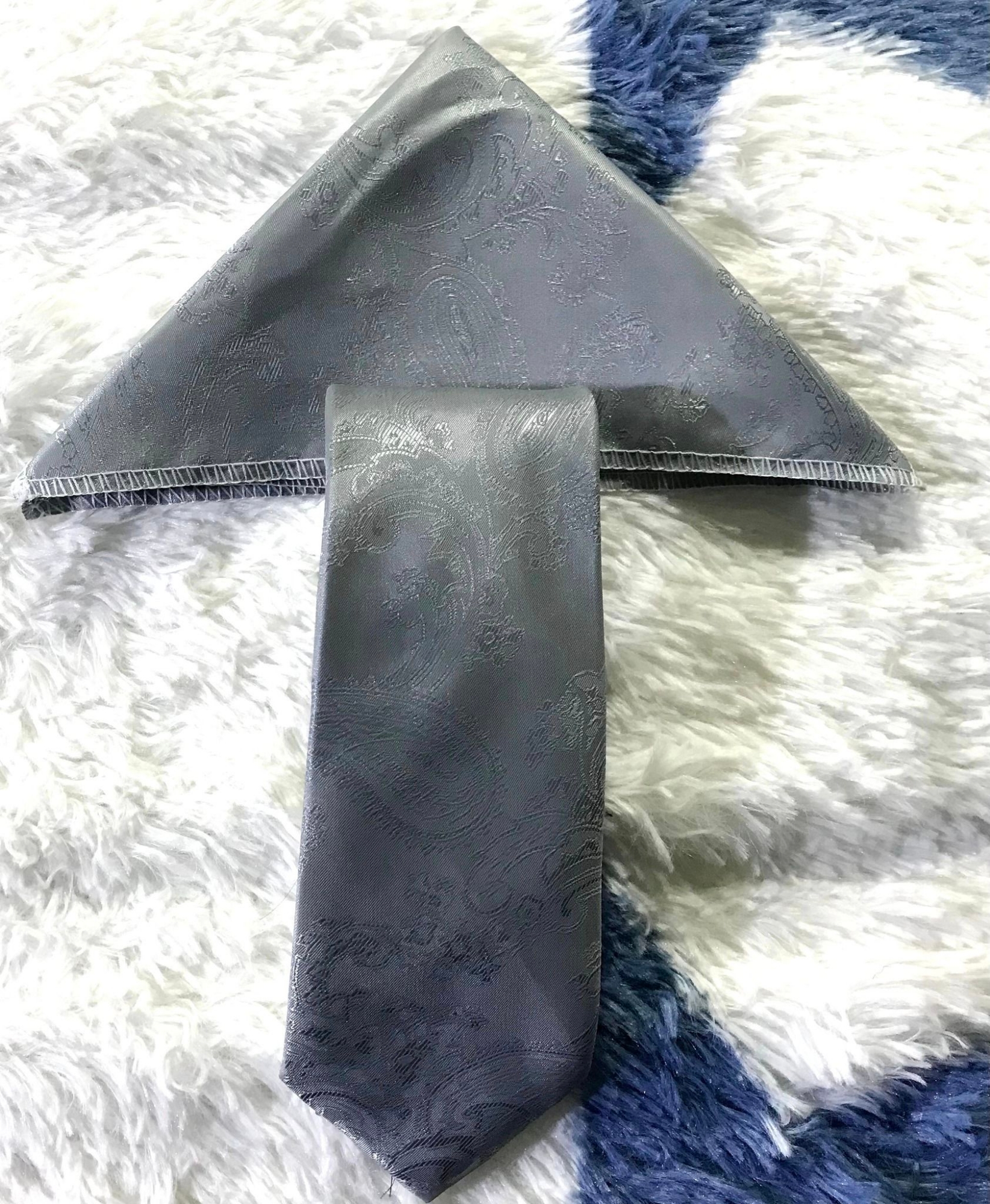 Picture of Silver Floral Design Tie And Pocket Square Set For Men