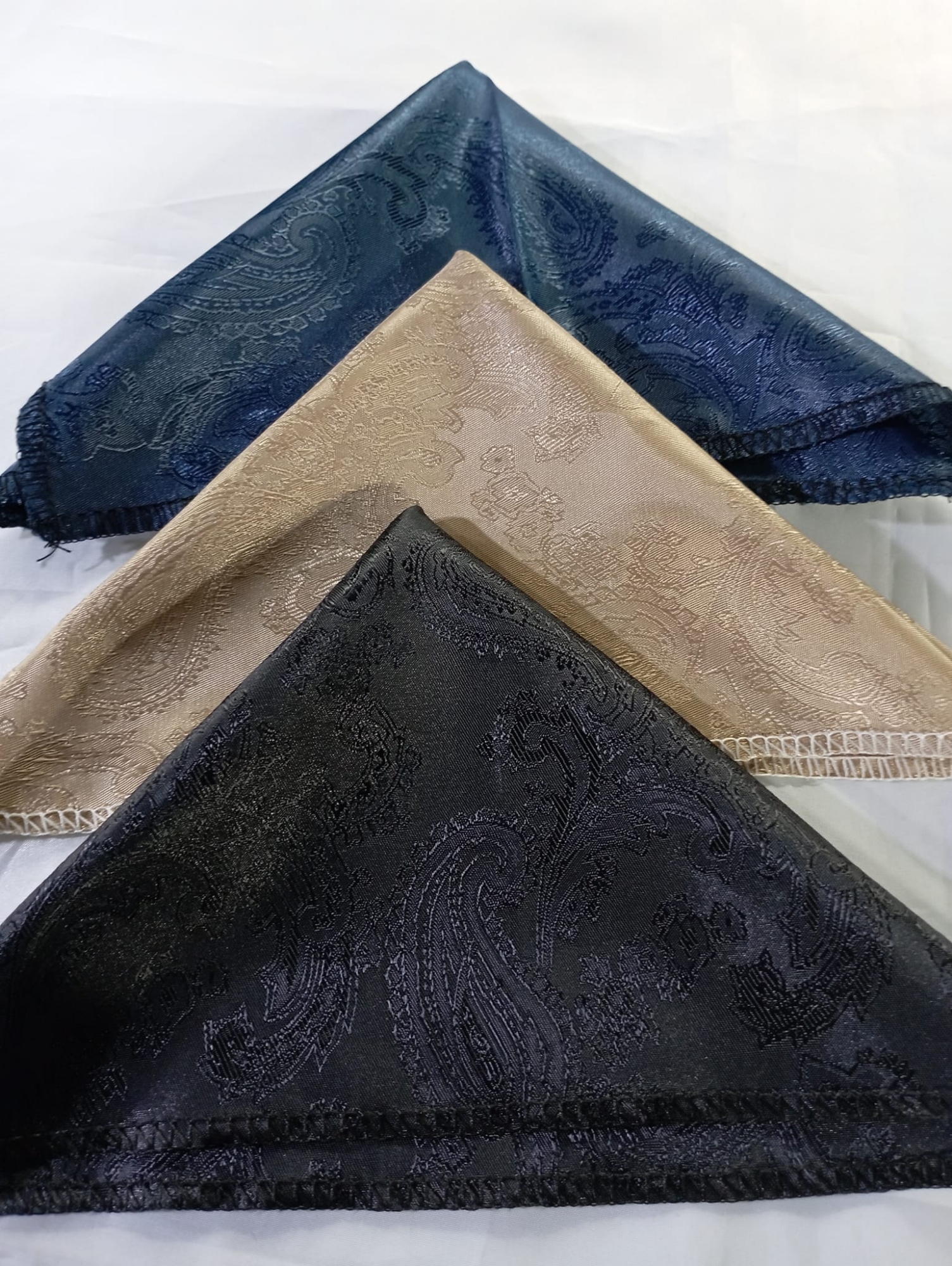 Picture of 3Pc Men's Pocket Square Set Fashionable Handkerchiefs in Assorted Colors for Dress Shirt And Suit