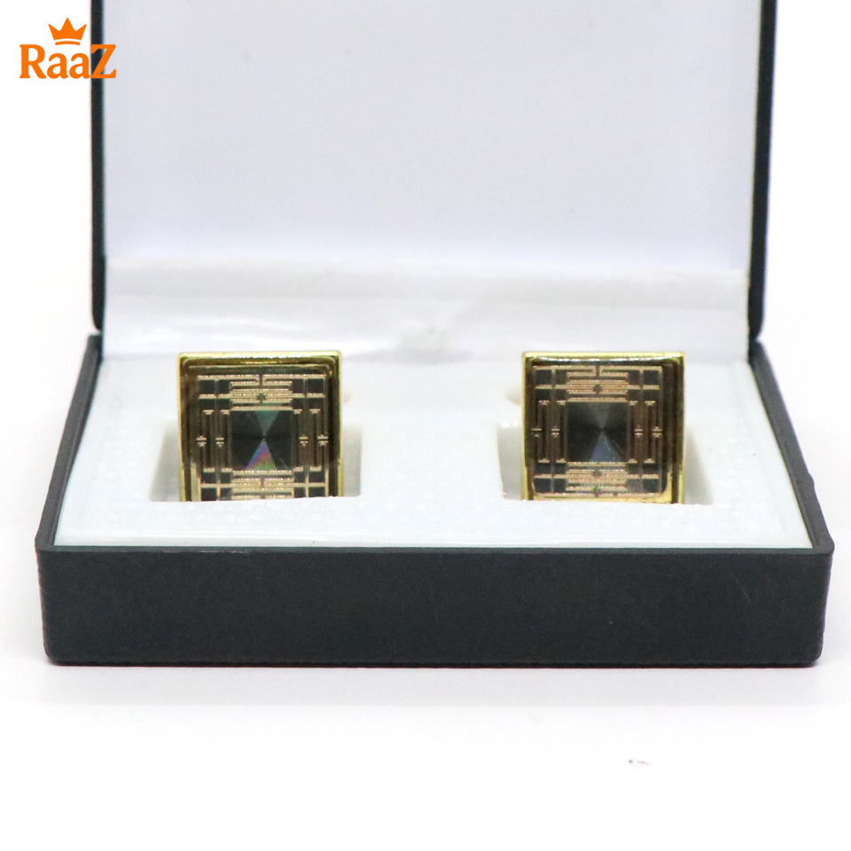 Picture of Golden Square Shape Floral Crest Antique Cufflink For Men