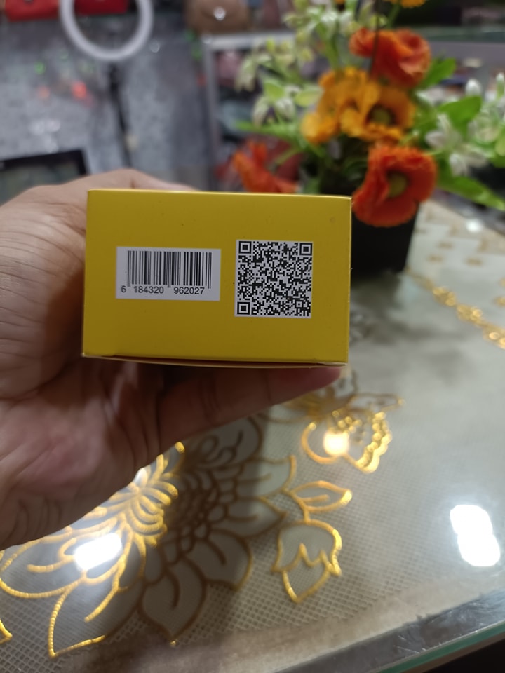 Picture of Green Touch Hand Leg Neck Black out Lotion 200ml