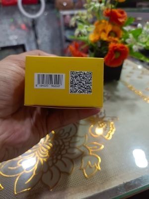 Picture of Green Touch Hand Leg Neck Black out Lotion 200ml