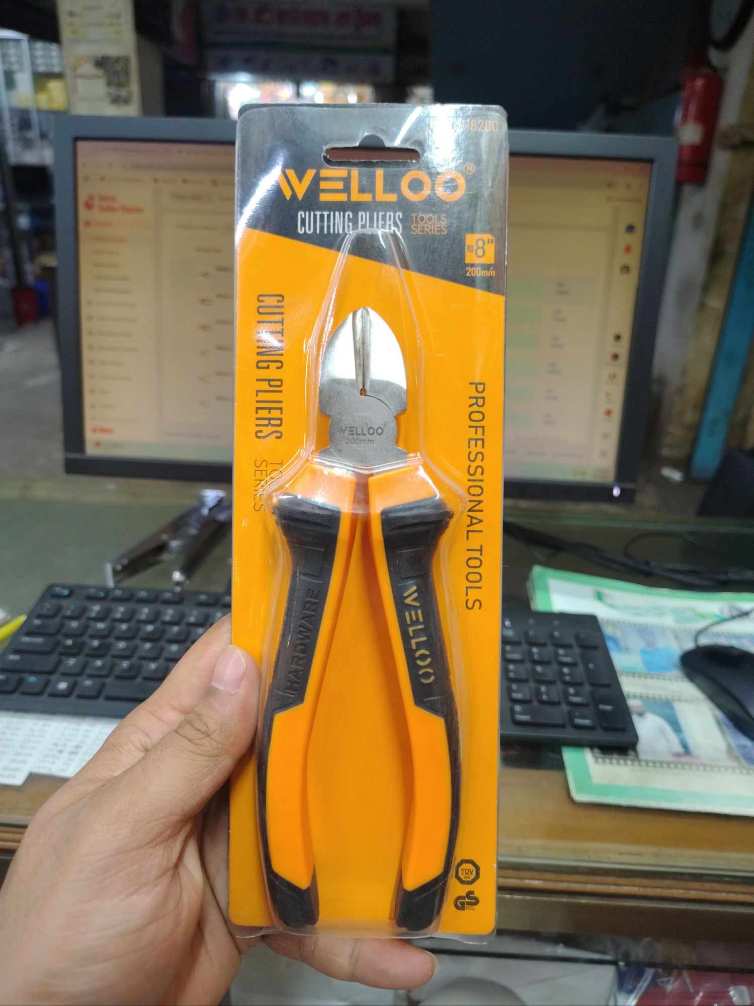 Picture of ✂️ WELLOO 8-Inch Cutting Pliers | Heavy Duty Hand Tool – DCP18200